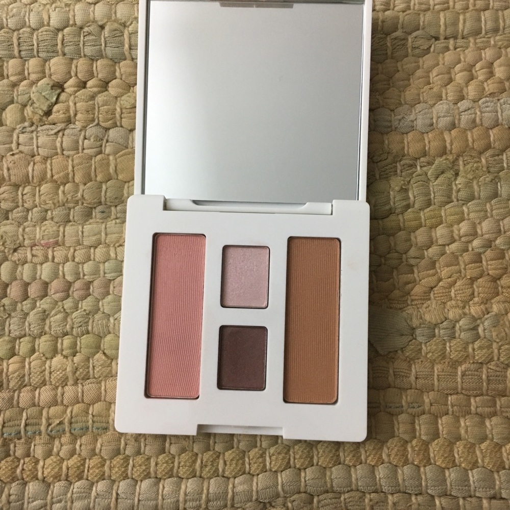 Clinique Bronzer/ Blush/Eyeshadow Palette